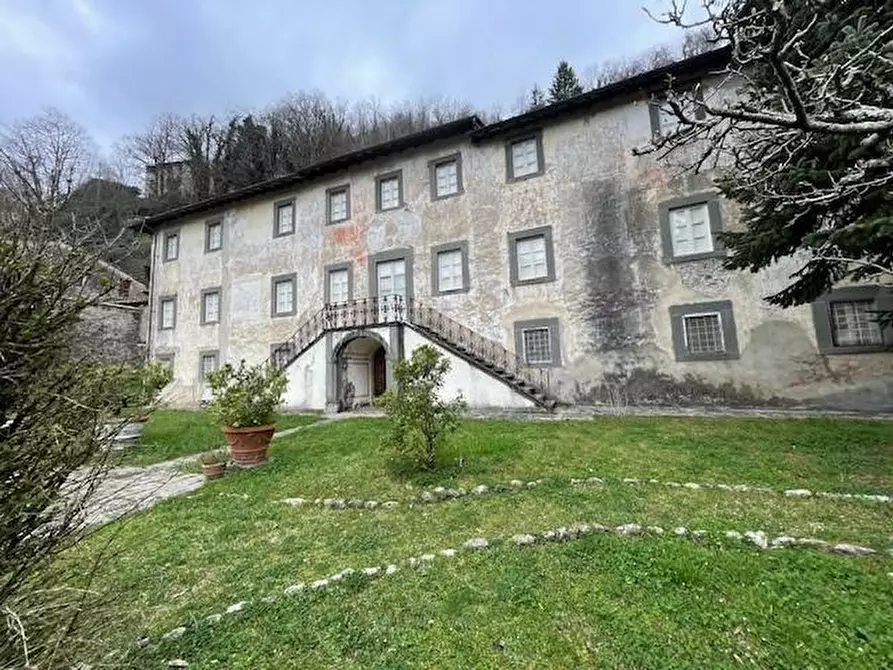 Immagine 53 di Villa in vendita  a Borgo A Mozzano