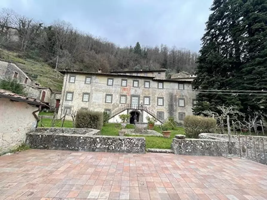 Immagine 60 di Villa in vendita  a Borgo A Mozzano
