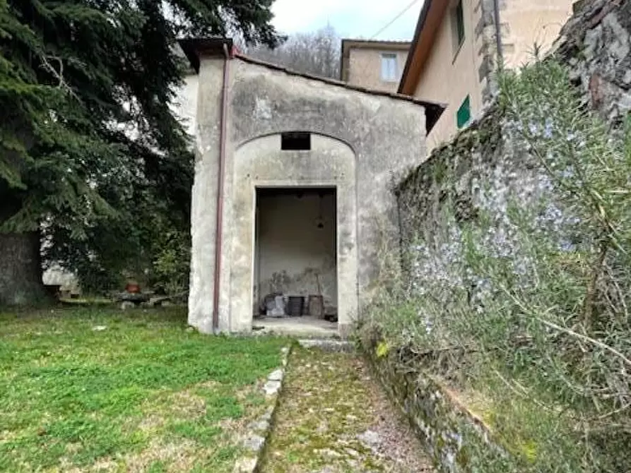 Immagine 50 di Villa in vendita  a Borgo A Mozzano