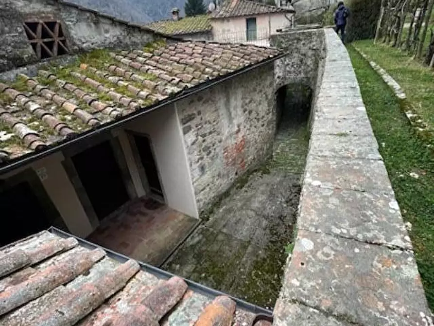 Immagine 51 di Villa in vendita  a Borgo A Mozzano
