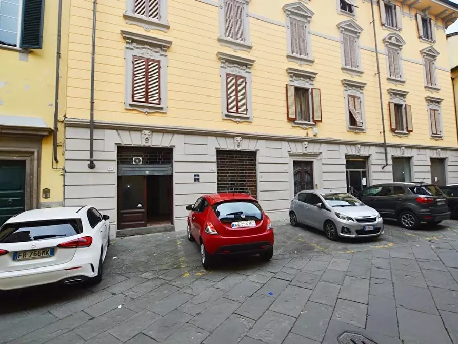 Immagine 25 di Locale commerciale in vendita  a Lucca