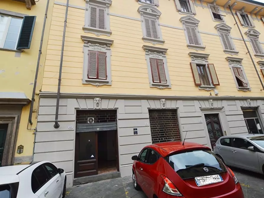 Immagine 24 di Locale commerciale in vendita  a Lucca