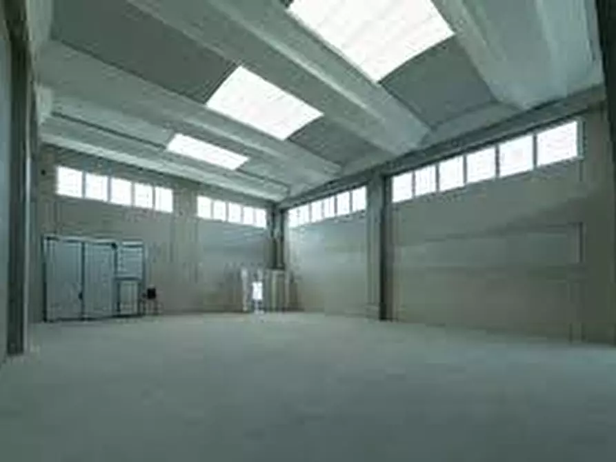 Immagine 7 di Attività artigianale in vendita  a Camaiore