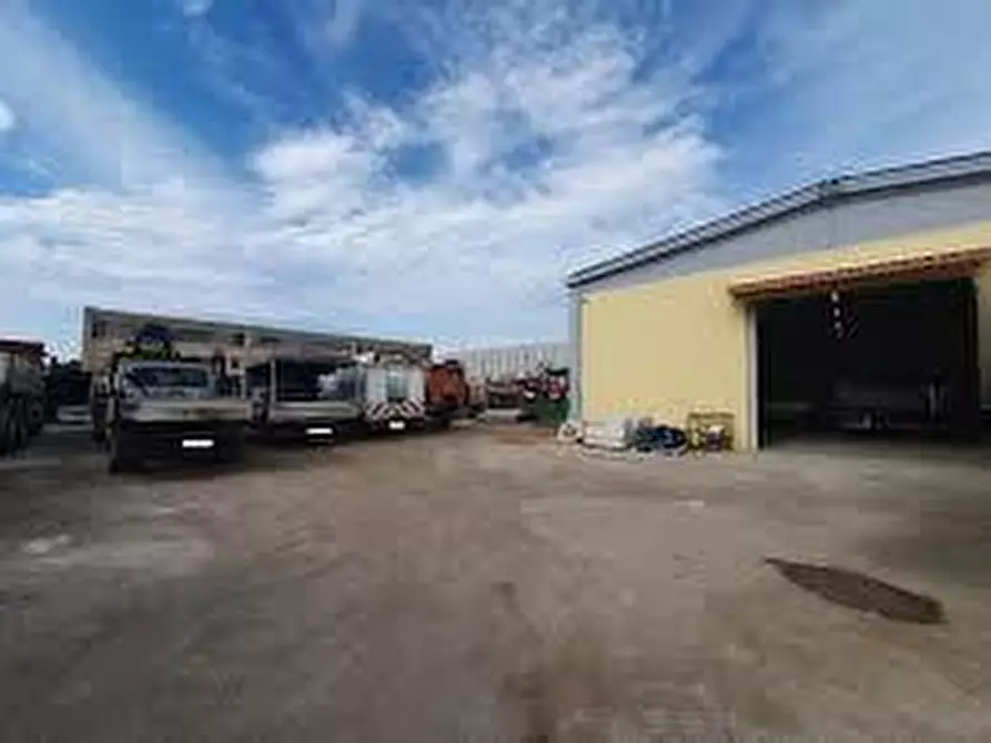 Immagine 6 di Attività artigianale in vendita  a Camaiore