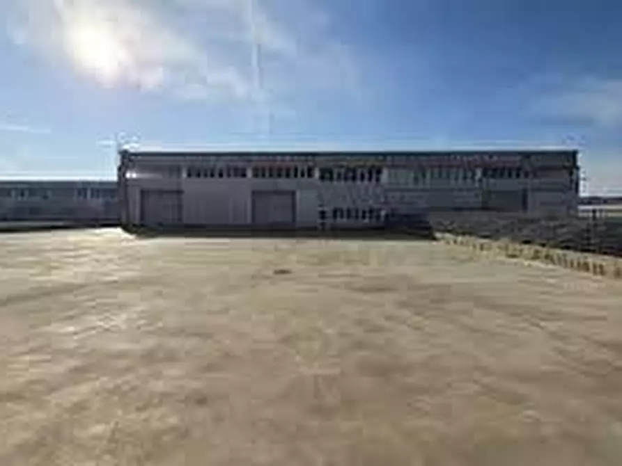 Immagine 4 di Attività artigianale in vendita  a Camaiore