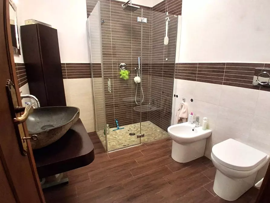 Immagine 11 di Appartamento in vendita  a Lucca