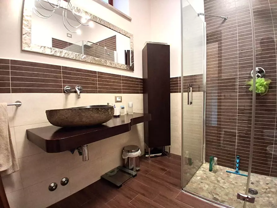 Immagine 10 di Appartamento in vendita  a Lucca