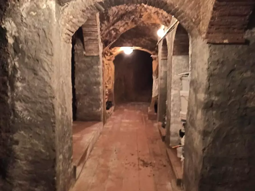 Immagine 28 di Appartamento in vendita  a Lucca