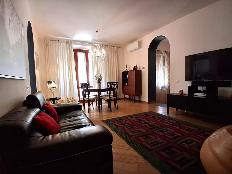 Immagine 9 di Appartamento in vendita  a Lucca