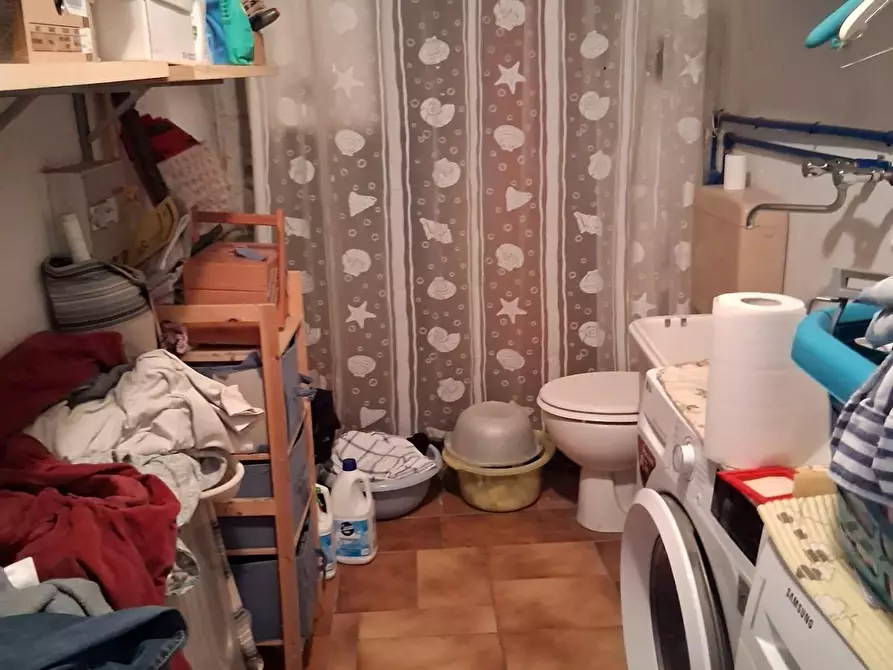 Immagine 27 di Appartamento in vendita  a Lucca