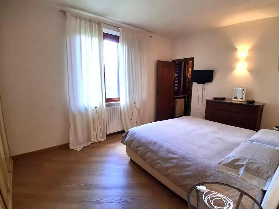 Immagine 16 di Appartamento in vendita  a Lucca