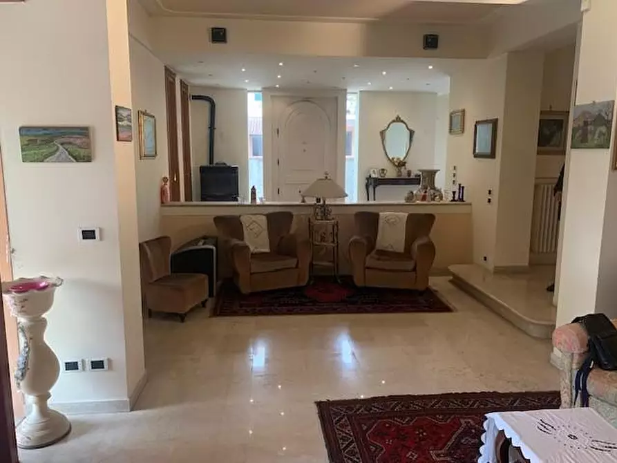 Immagine 4 di Villa in vendita  a Montecatini Terme