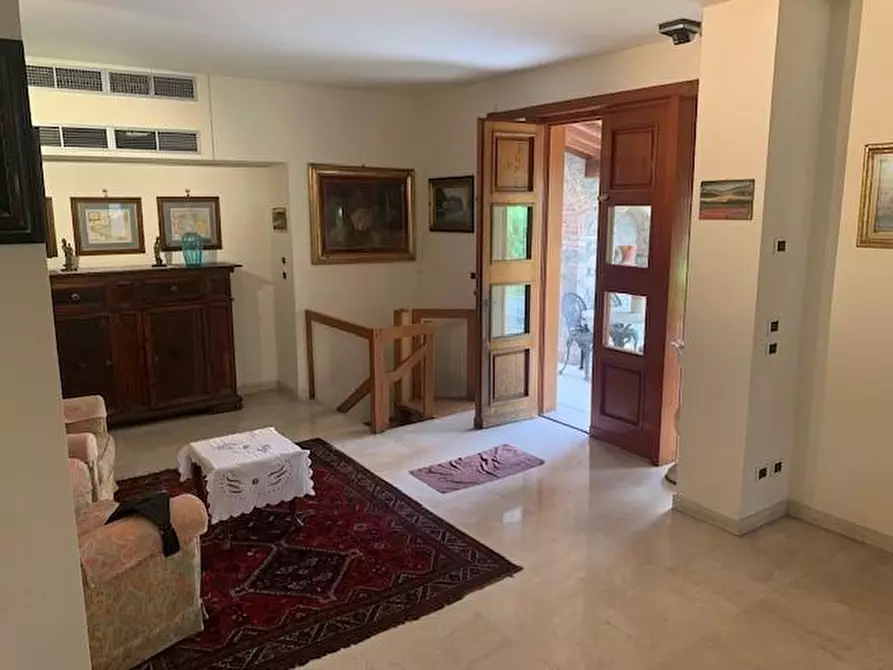 Immagine 5 di Villa in vendita  a Montecatini Terme