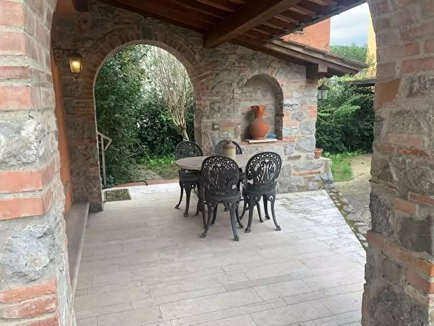 Immagine 1 di Villa in vendita  a Montecatini Terme