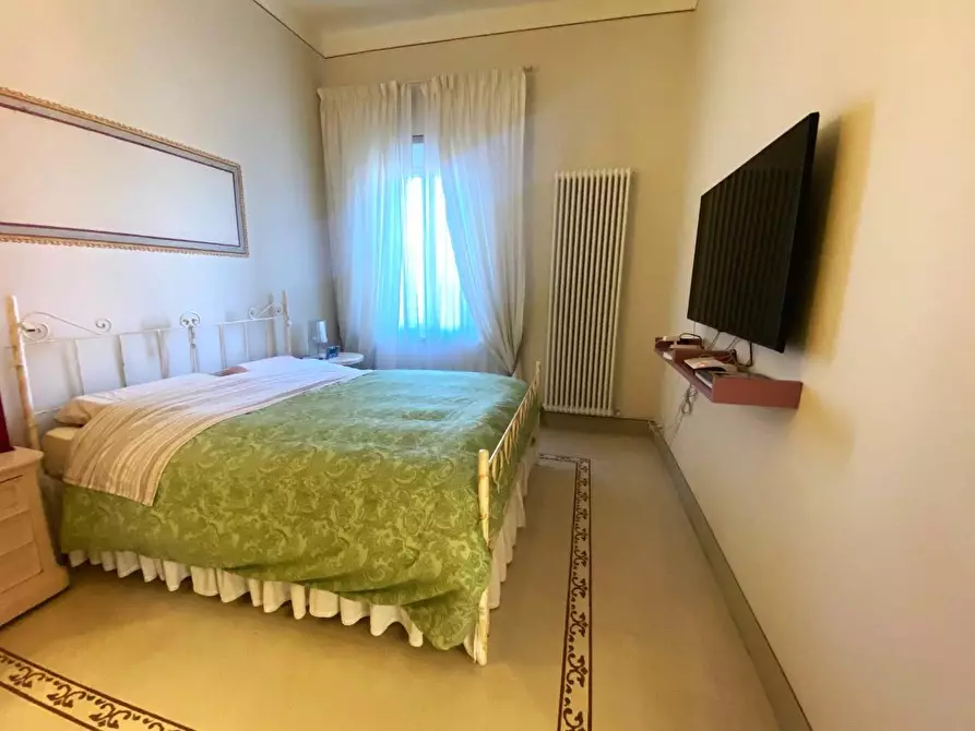 Immagine 5 di Villa in vendita  a Pisa