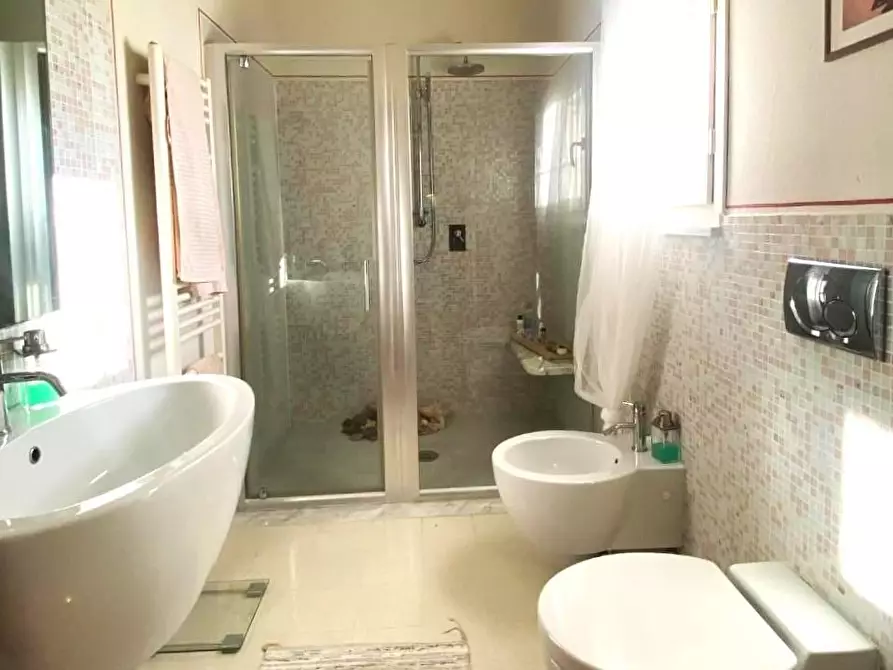Immagine 9 di Villa in vendita  a Pisa