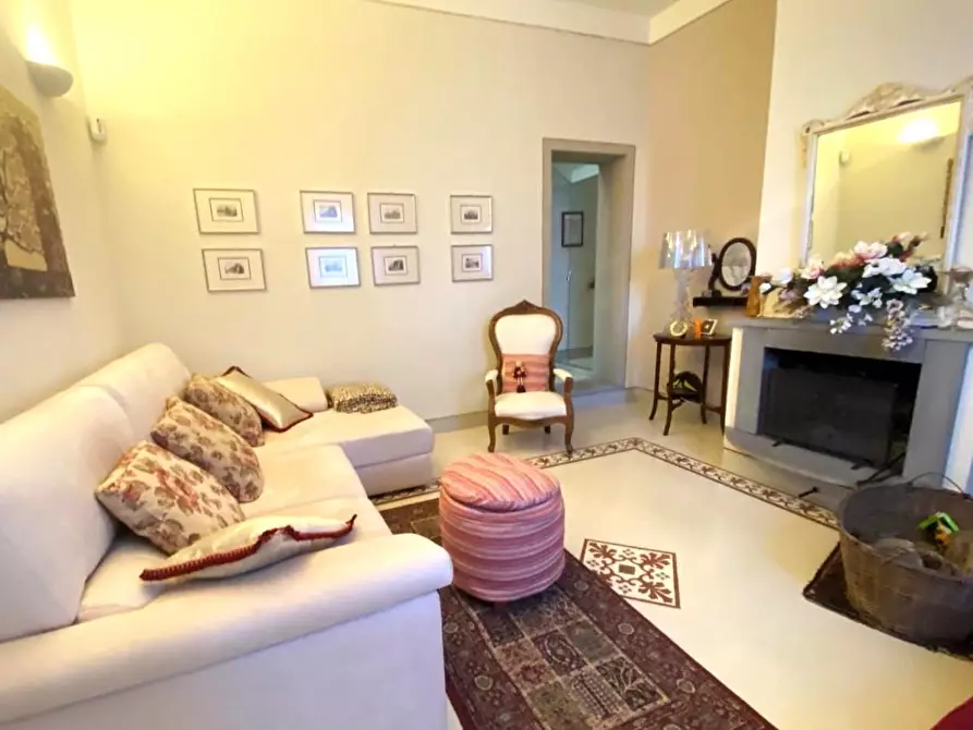 Immagine 1 di Villa in vendita  a Pisa