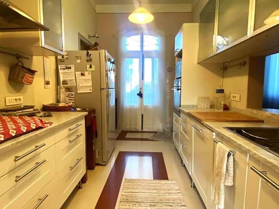 Immagine 2 di Villa in vendita  a Pisa