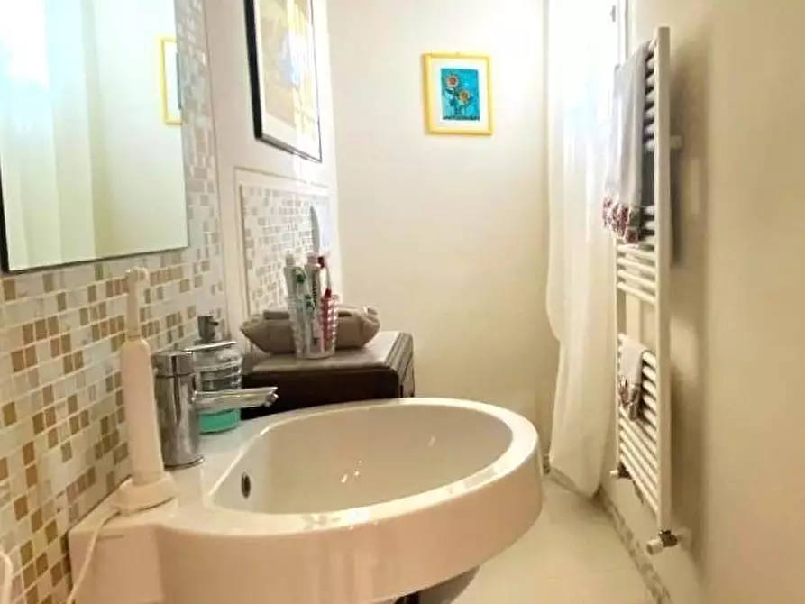 Immagine 8 di Villa in vendita  a Pisa