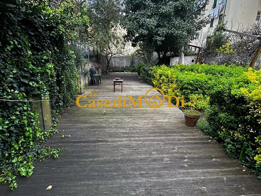 Immagine 5 di Locale commerciale in vendita  a Livorno