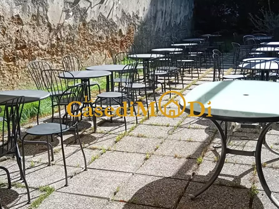 Immagine 11 di Locale commerciale in vendita  a Livorno