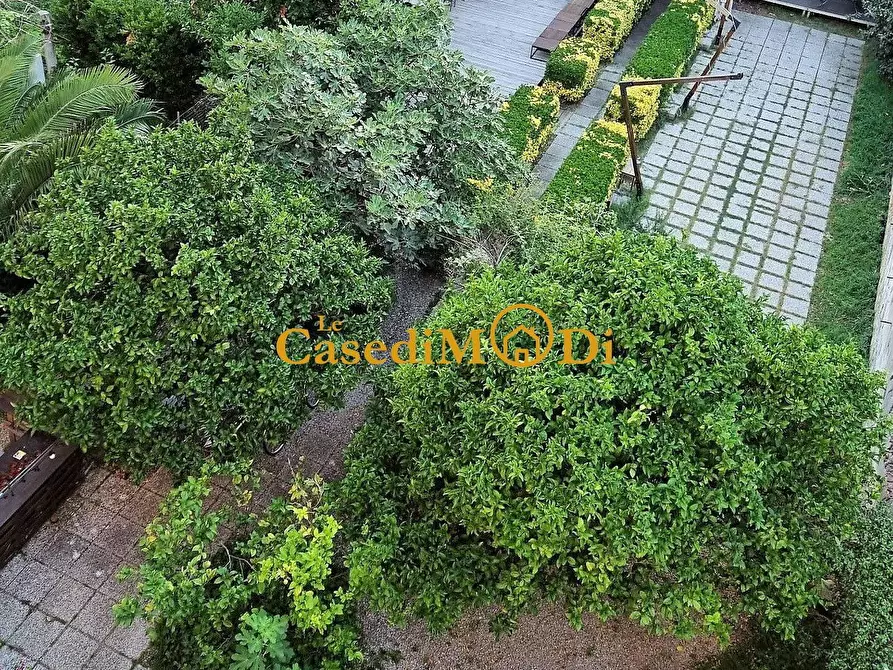 Immagine 17 di Locale commerciale in vendita  a Livorno