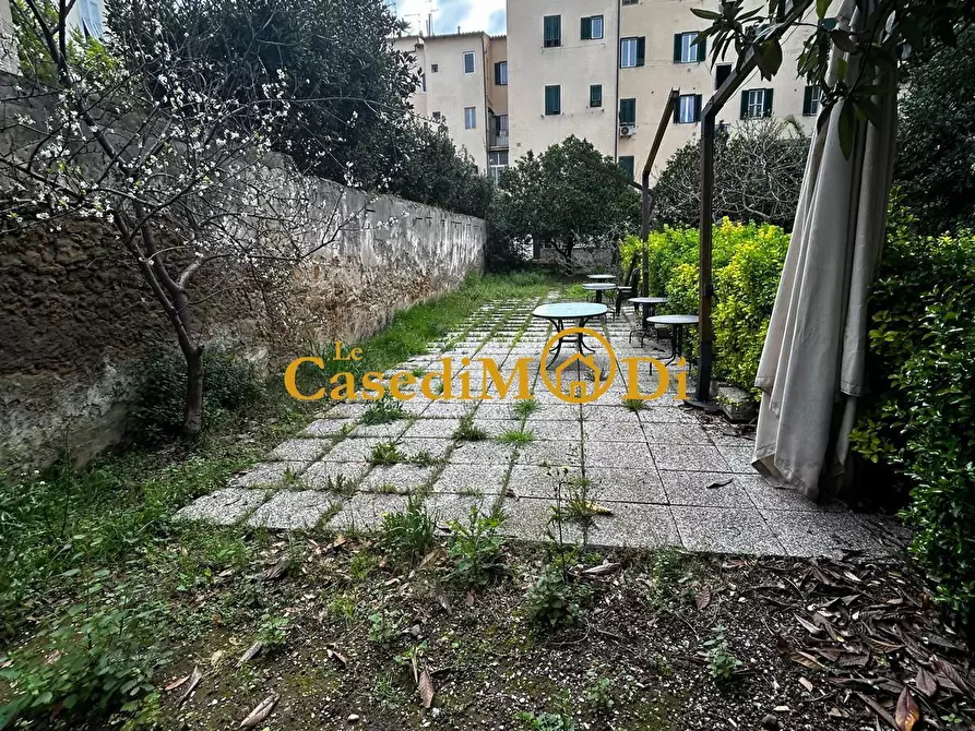 Immagine 13 di Locale commerciale in vendita  a Livorno