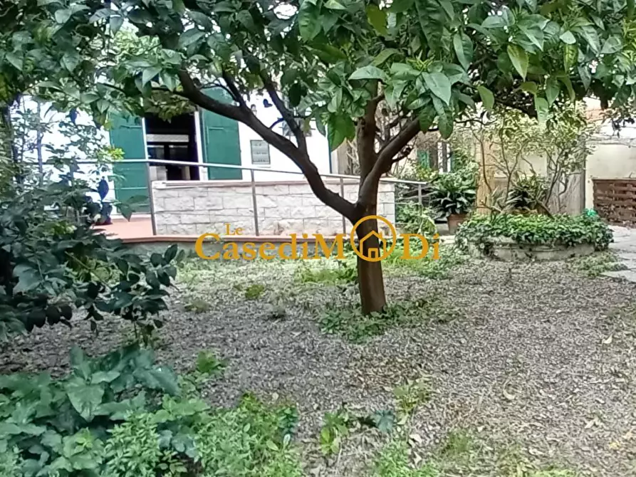 Immagine 16 di Locale commerciale in vendita  a Livorno