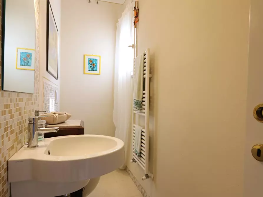 Immagine 11 di Villa in vendita  a Pisa