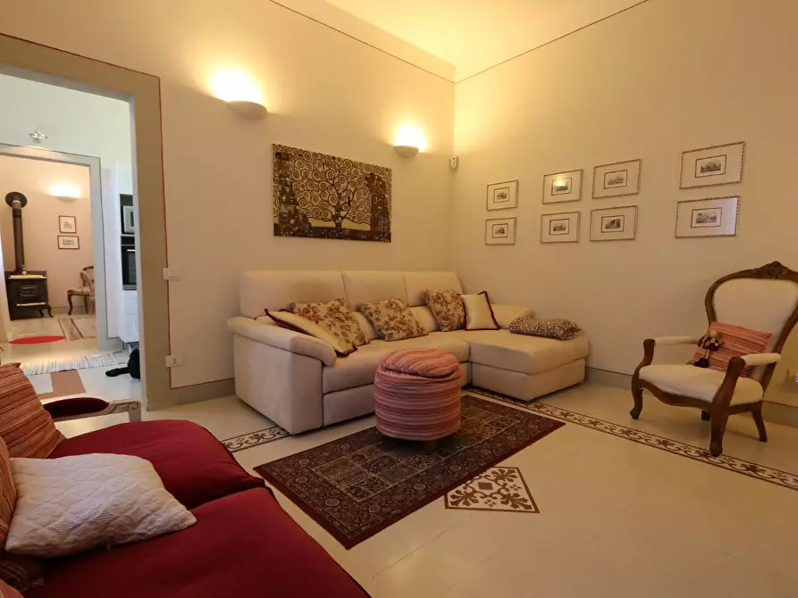 Immagine 2 di Villa in vendita  a Pisa