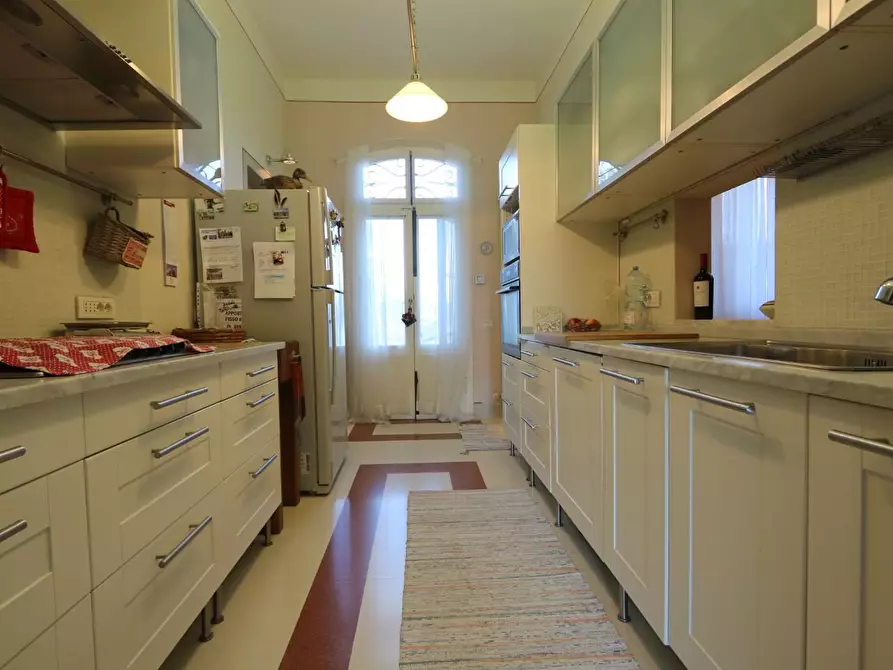 Immagine 10 di Villa in vendita  a Pisa