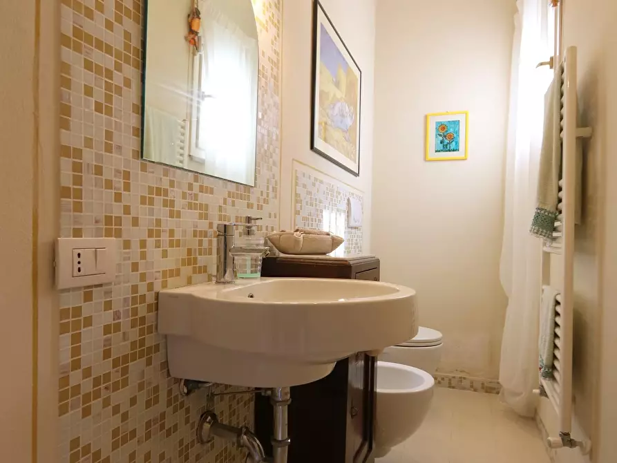 Immagine 12 di Villa in vendita  a Pisa