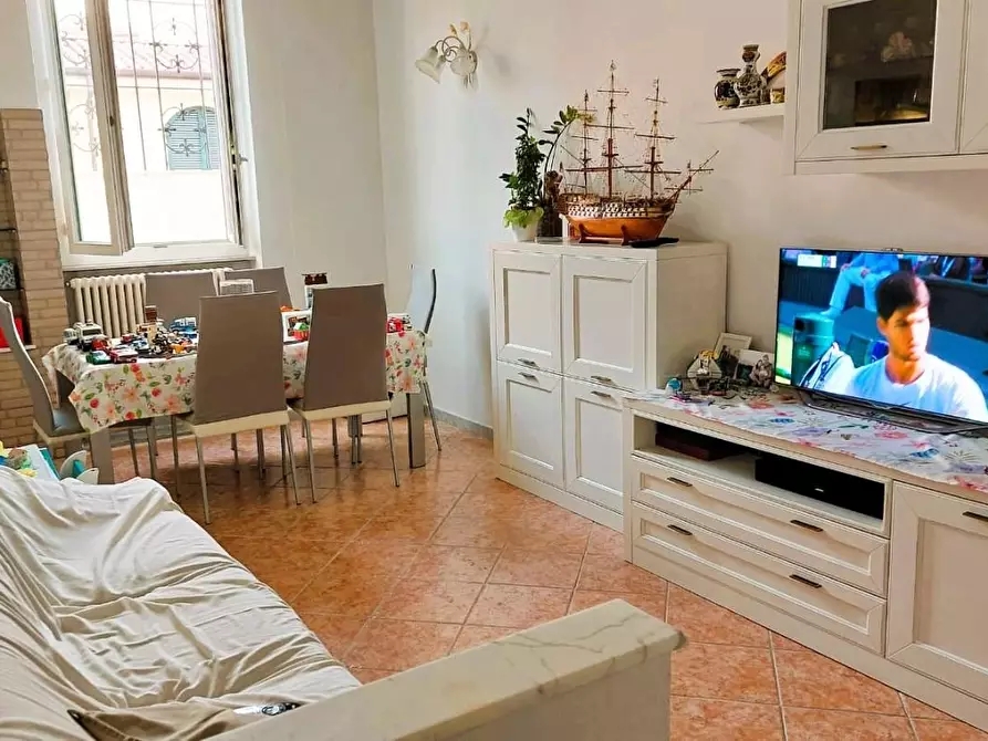 Immagine 1 di Appartamento in vendita  a Carrara