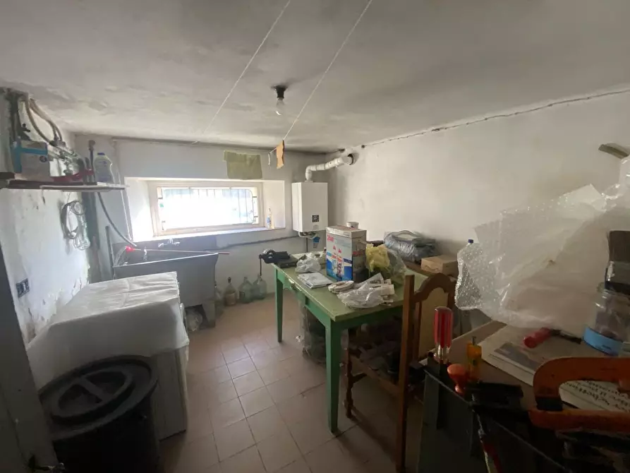 Immagine 21 di Appartamento in vendita  a Lucca