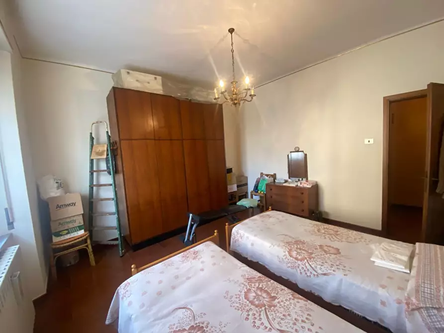 Immagine 10 di Appartamento in vendita  a Lucca