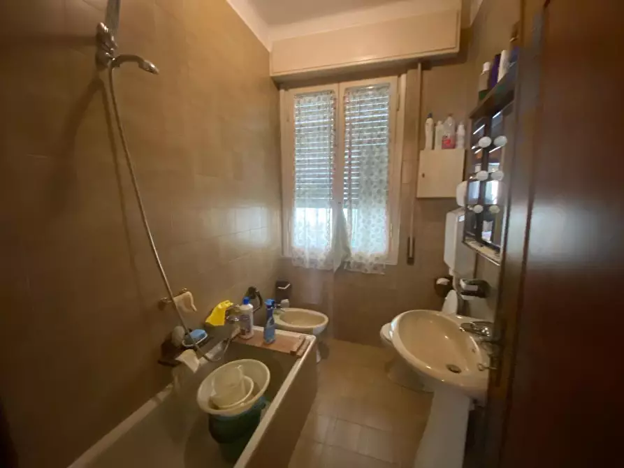 Immagine 18 di Appartamento in vendita  a Lucca