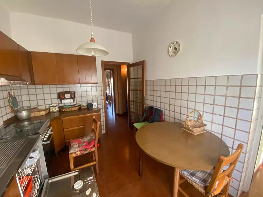 Immagine 5 di Appartamento in vendita  a Lucca