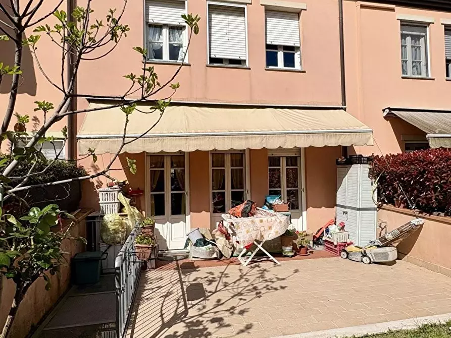 Immagine 7 di Villetta a schiera in vendita  a Lucca