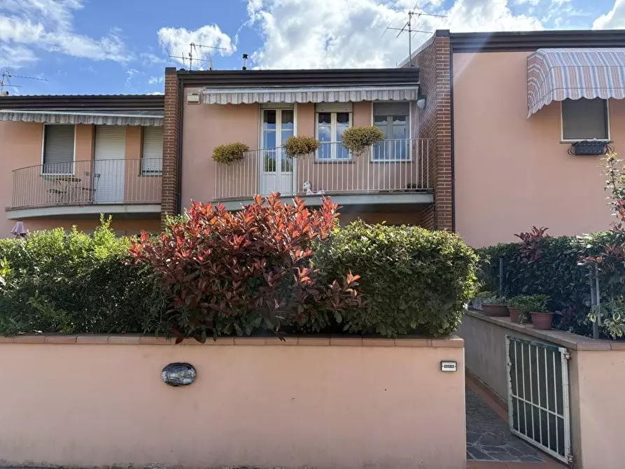 Immagine 36 di Villetta a schiera in vendita  a Lucca