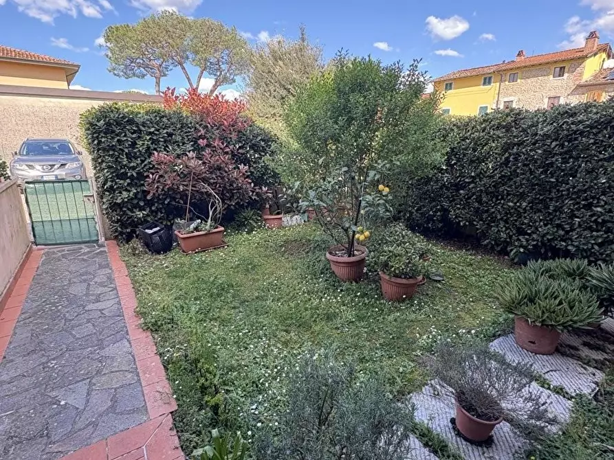 Immagine 6 di Villetta a schiera in vendita  a Lucca