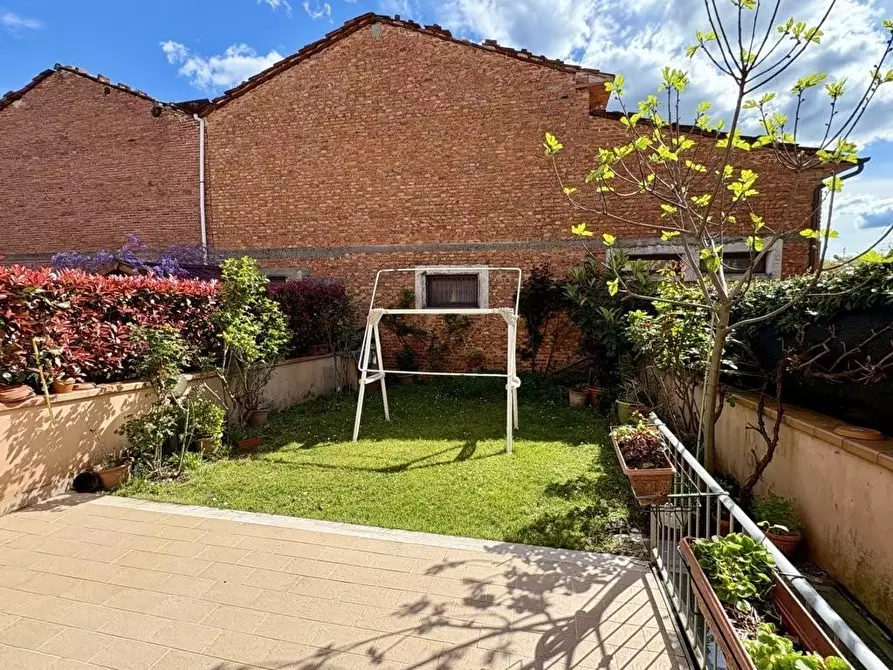 Immagine 9 di Villetta a schiera in vendita  a Lucca