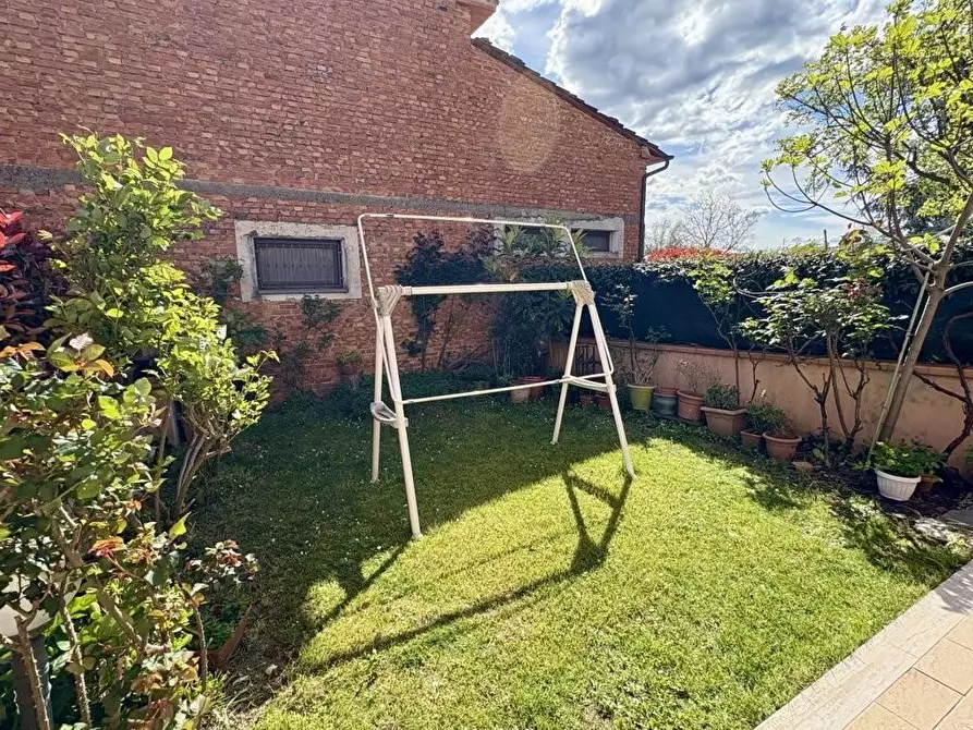 Immagine 39 di Villetta a schiera in vendita  a Lucca