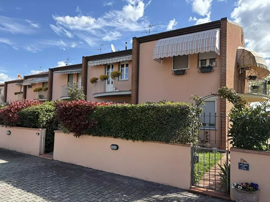 Immagine 4 di Villetta a schiera in vendita  a Lucca