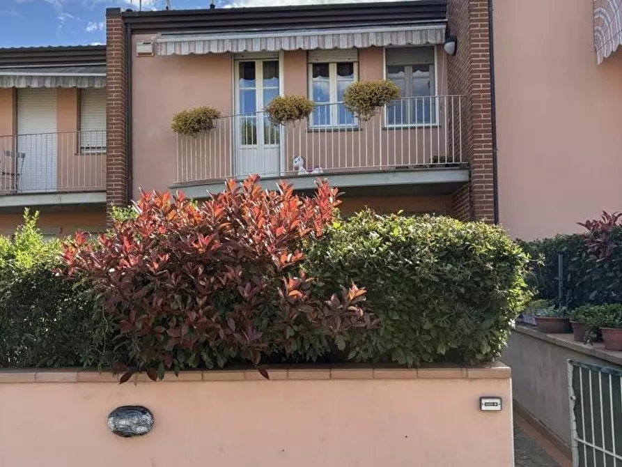 Immagine 35 di Villetta a schiera in vendita  a Lucca