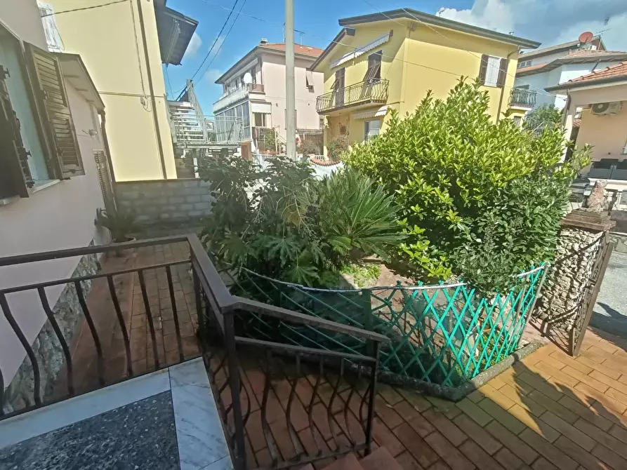 Immagine 11 di Casa indipendente in vendita  a Castelnuovo Magra