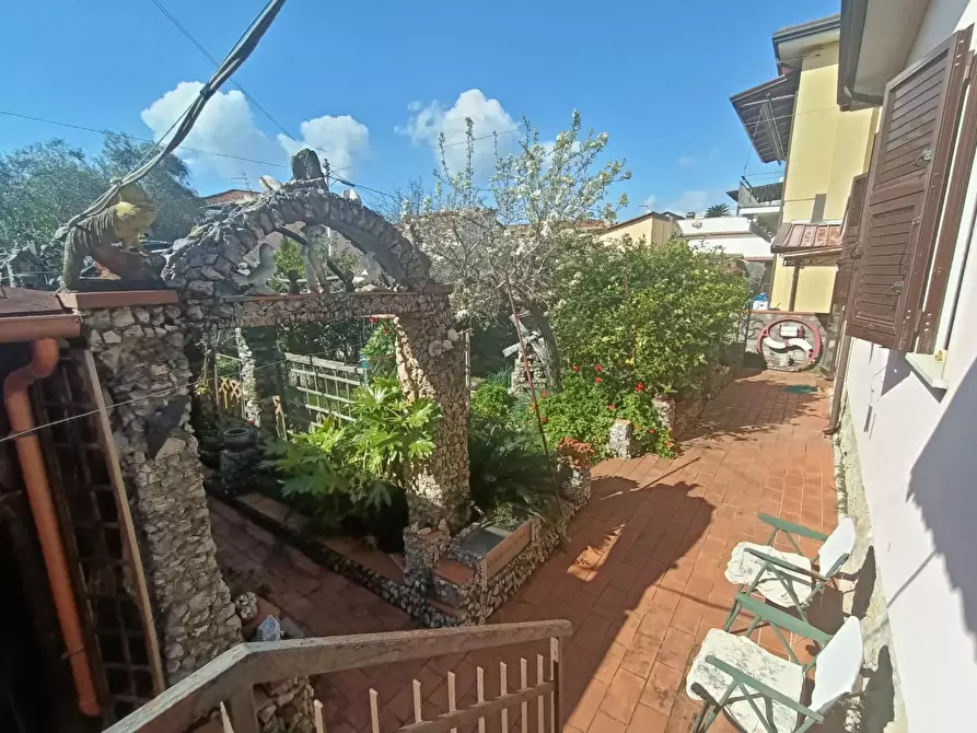 Immagine 10 di Casa indipendente in vendita  a Castelnuovo Magra