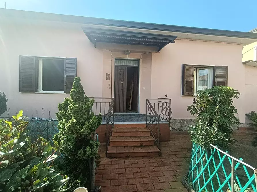 Immagine 2 di Casa indipendente in vendita  a Castelnuovo Magra