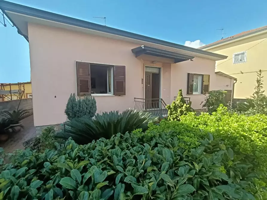 Immagine 1 di Casa indipendente in vendita  a Castelnuovo Magra