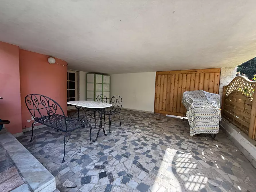 Immagine 16 di Villa in vendita  a Carrara