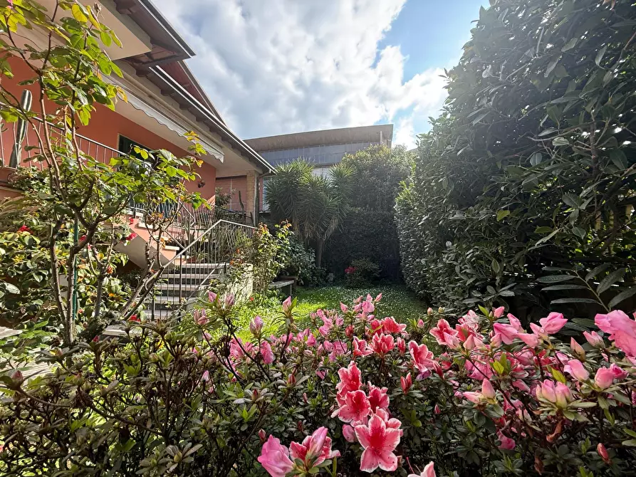 Immagine 4 di Villa in vendita  a Carrara